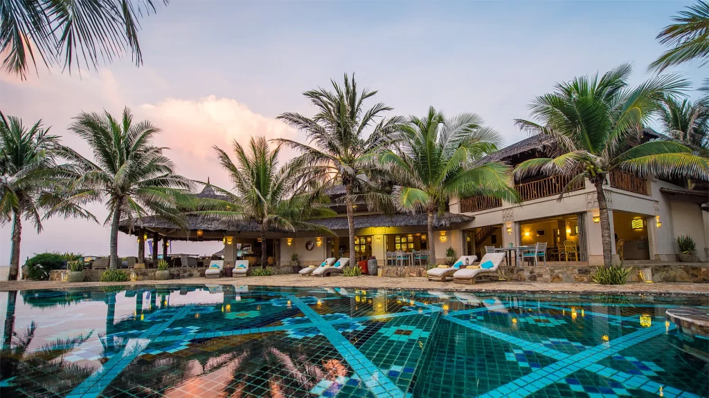 Không gian nhà hàng Sandals Sailing Club Mũi Né sang trọng và tinh tế sát biển