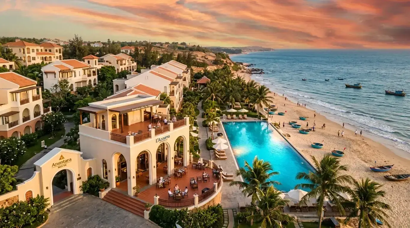 Resort phong cách Địa Trung Hải tại Mũi Né — toàn cảnh kiến trúc và bãi biển
